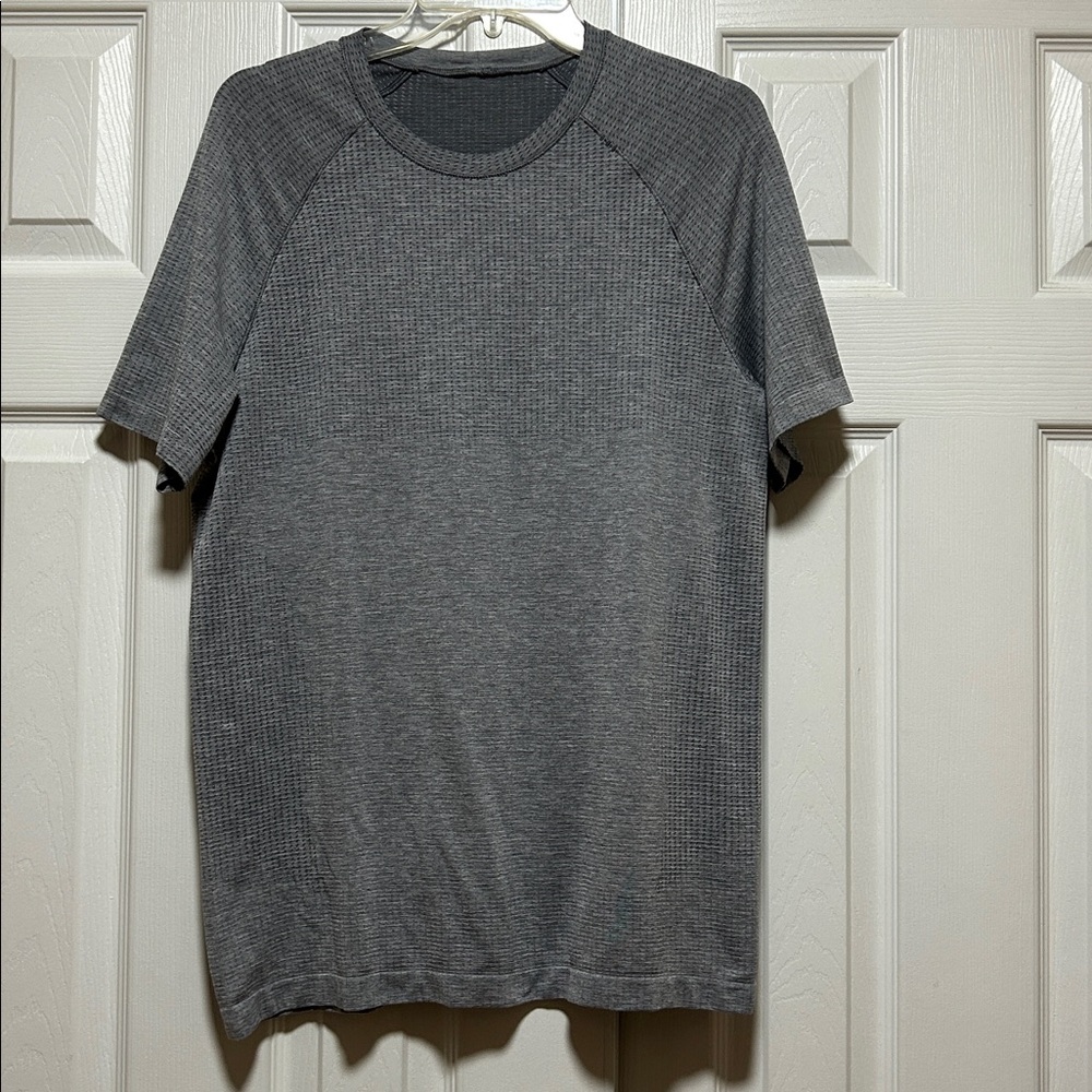 Lululemon Mens Gray Short Sleeve Active Workout T Shirt - Size Medium